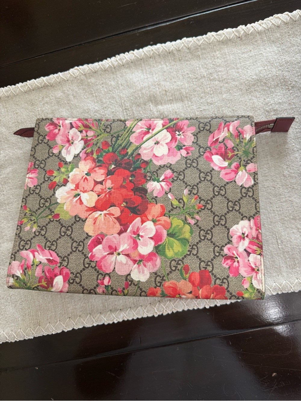 Gucci GG Supreme Monogram Blooms Clutch